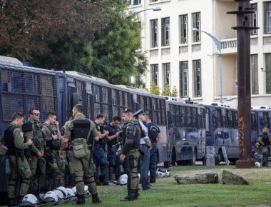 Δρακόντεια μέτρα ασφαλείας: Με 18 διμοιρίες ΜΑΤ μιλάει απόψε ο Τσίπρας στη Θεσσαλονίκη!